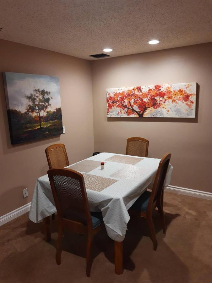 Cozy Home With Comfortable Beds And Fully Equipped Kitchen 15 Mins Drive From Airport, Downtown, Sait And U Of C And 80 Min Drive To Banff Calgary Extérieur photo